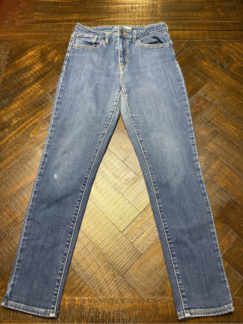 Levi's Women's High-Rise Straight Jeans in Faded Blue